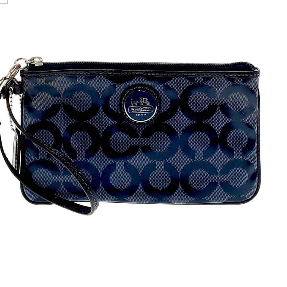 NWOT Beautiful Royal Blue Coach Wrislet.